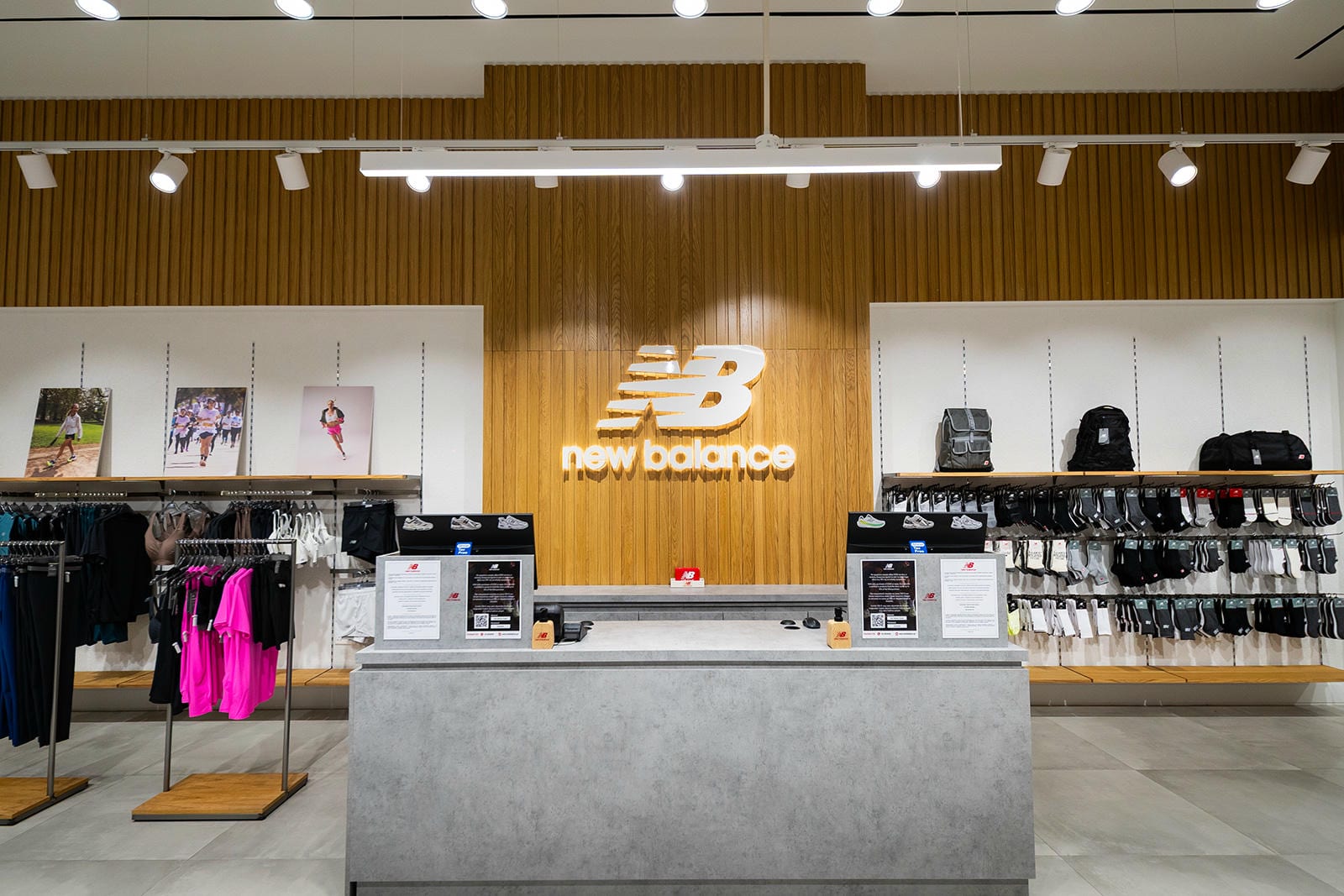 Εξοπλισμός καταστήματος New Balance Κύπρος