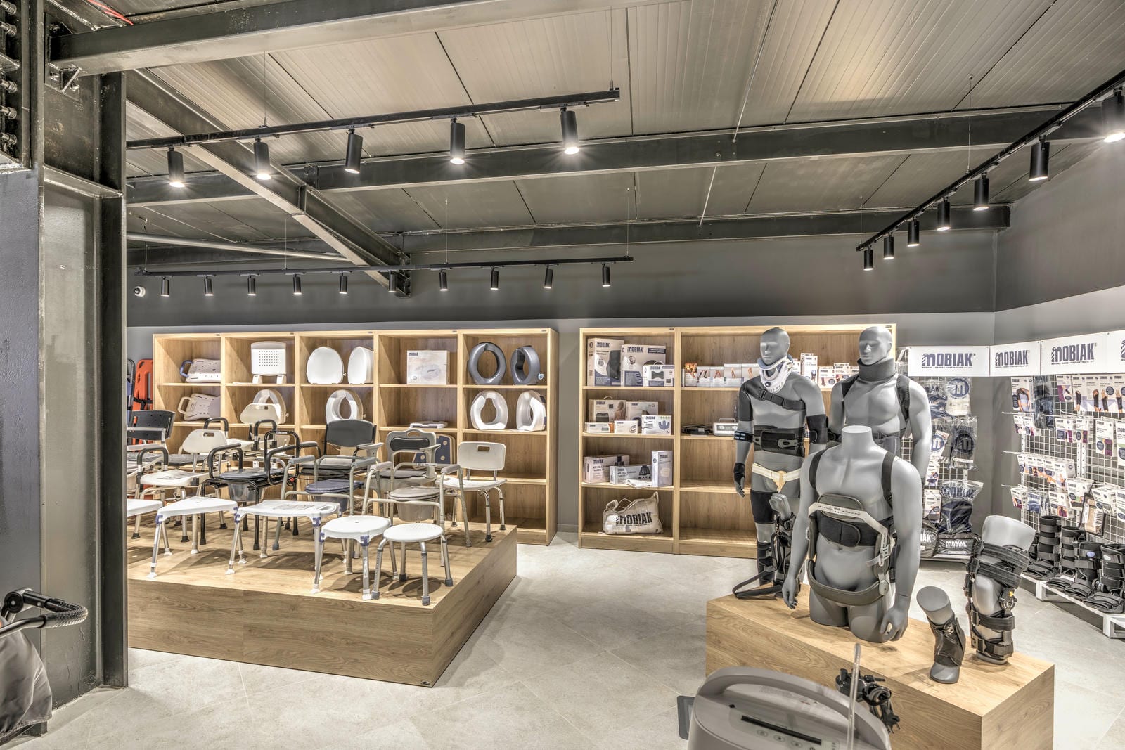 2026_Mobiak-Aspropirgos_06 Επιπλώσεις χώρων για showroom και γραφεία